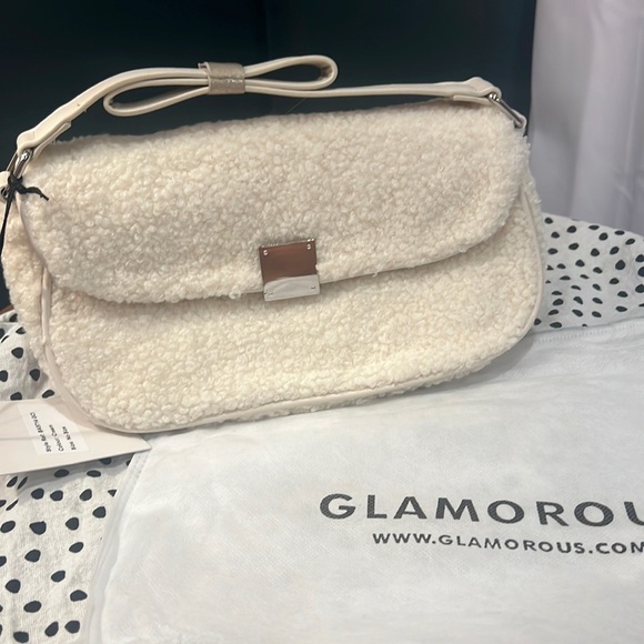ASOS Glamorous NWT white fold over shoulder bag in cream teddy - Picture 1 of 6